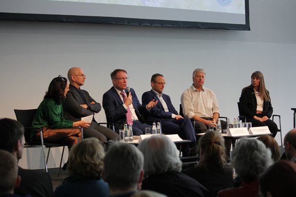 Paneldiskussion zu Boden- und Klimaschutz