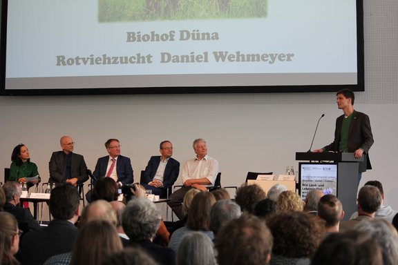 Impuls von Daniel Wehmeyer, Biohof Düna: Besonderes richtig vermarkten: Wie Bio-Höfe alte Rassen schützen und gut davon leben können