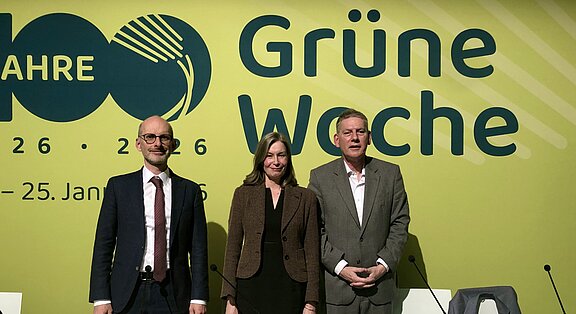 Foto v.l.r.: Peter Röhrig, Tina Andres, Martin Weyand Foto v.l.r.: Peter Röhrig, Tina Andres, Martin Weyand